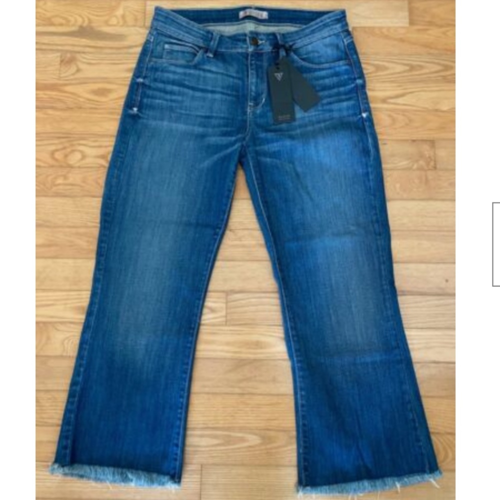 GUESS Kick Crop Jeans w/Frayed Hems Cropped Medium Wash